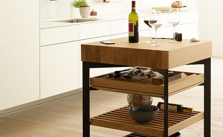 Espacio perfecto para el vino o para servir la carne junto a la mesa