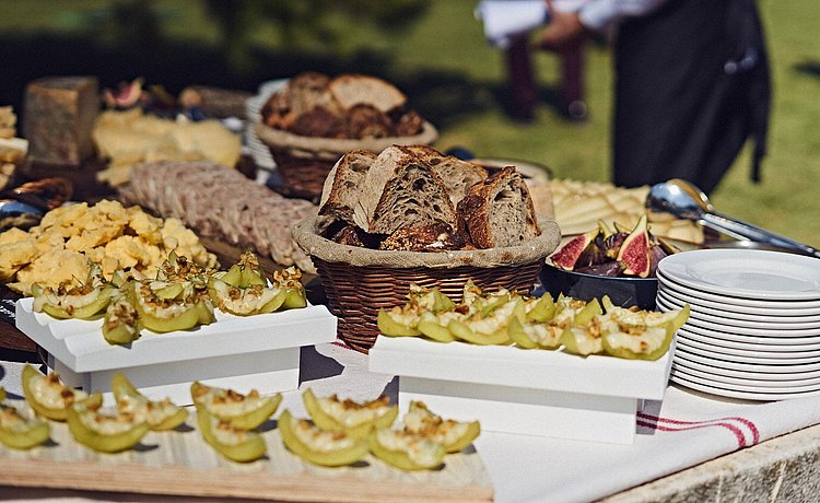 The cheese boards were the protagonists on the tables before the big banquet.